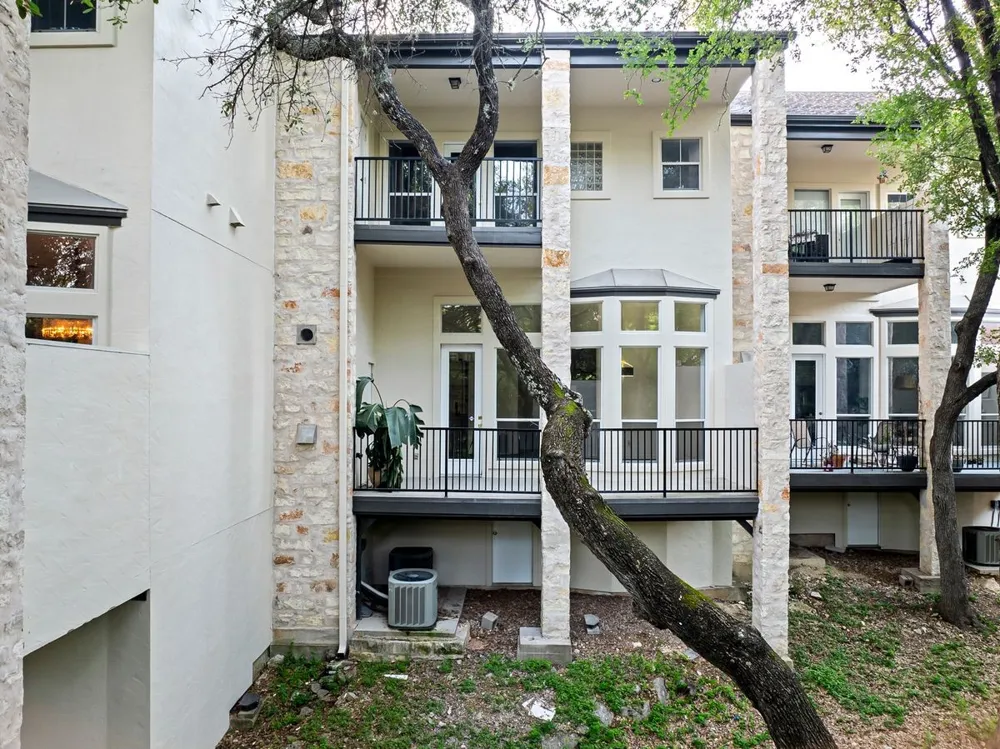 1701 Spyglass Drive #2 Austin, TX 78746