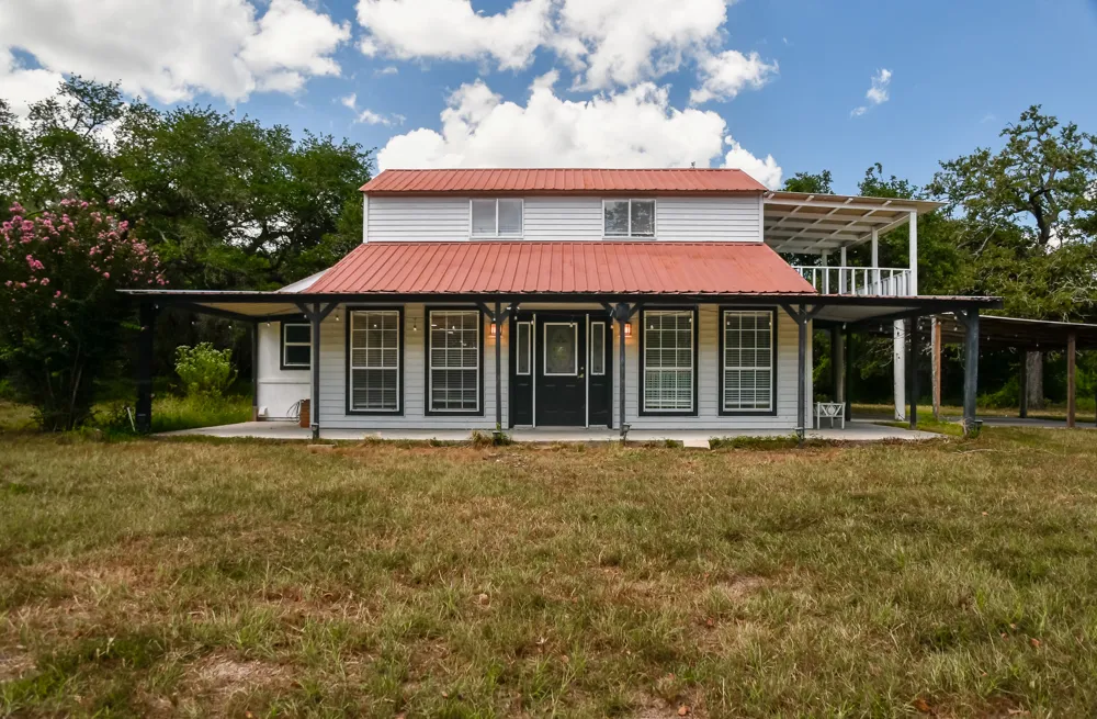 1097 White Loop Road Columbus, TX 78934