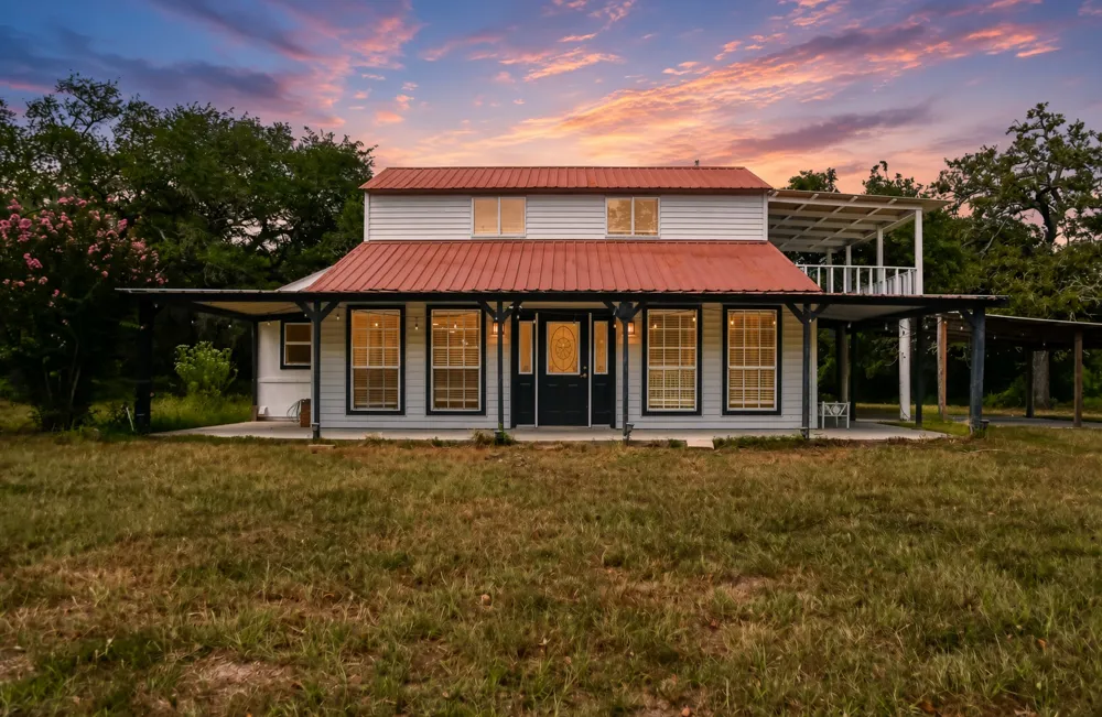 1097 White Loop Road Columbus, TX 78934