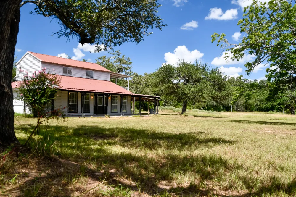 1097 White Loop Road Columbus, TX 78934
