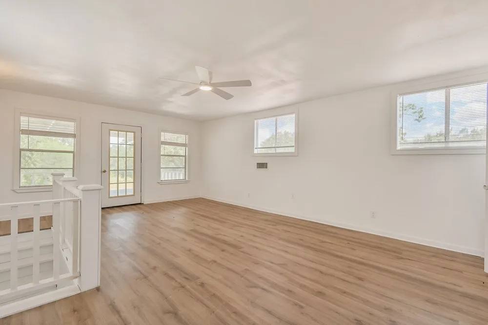 1097 White Loop Road Columbus, TX 78934