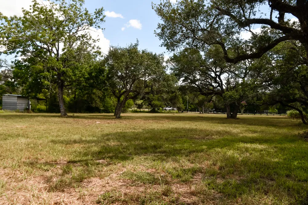 1097 White Loop Road Columbus, TX 78934