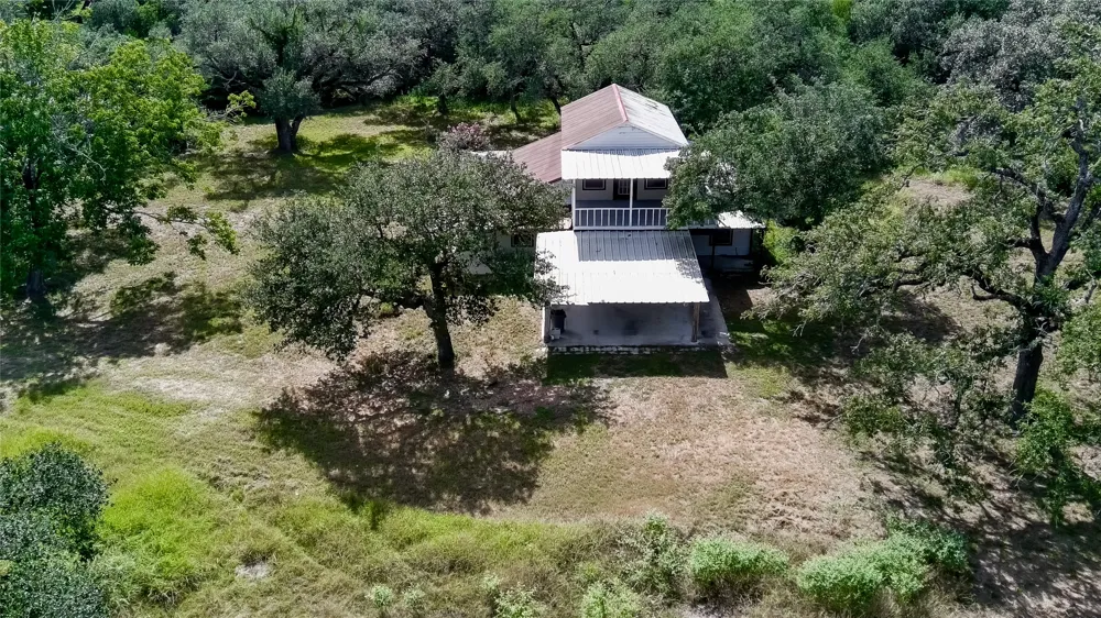 1097 White Loop Road Columbus, TX 78934