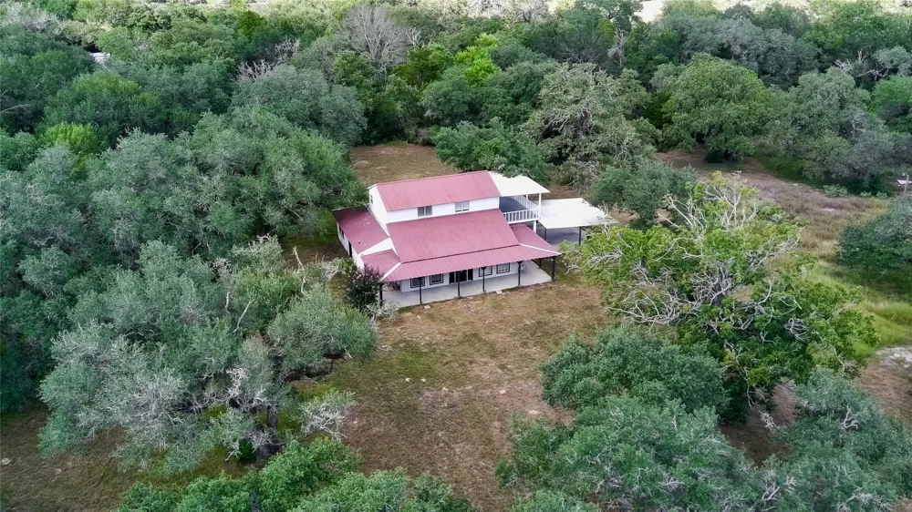 1097 White Loop Road Columbus, TX 78934