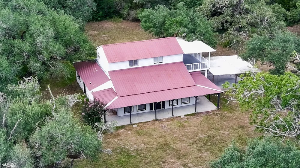 1097 White Loop Road Columbus, TX 78934