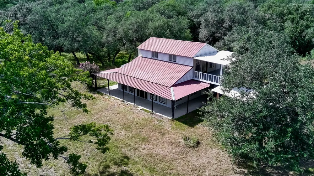 1097 White Loop Road Columbus, TX 78934