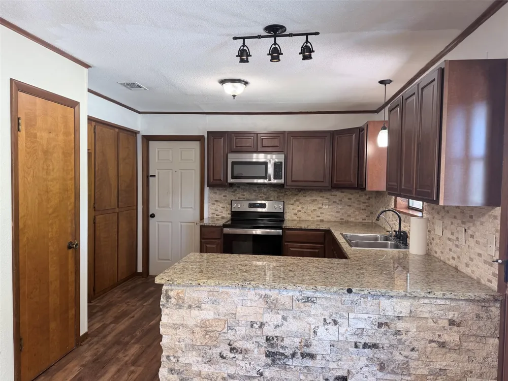 184 Affeld Lane Smithville, TX 78957