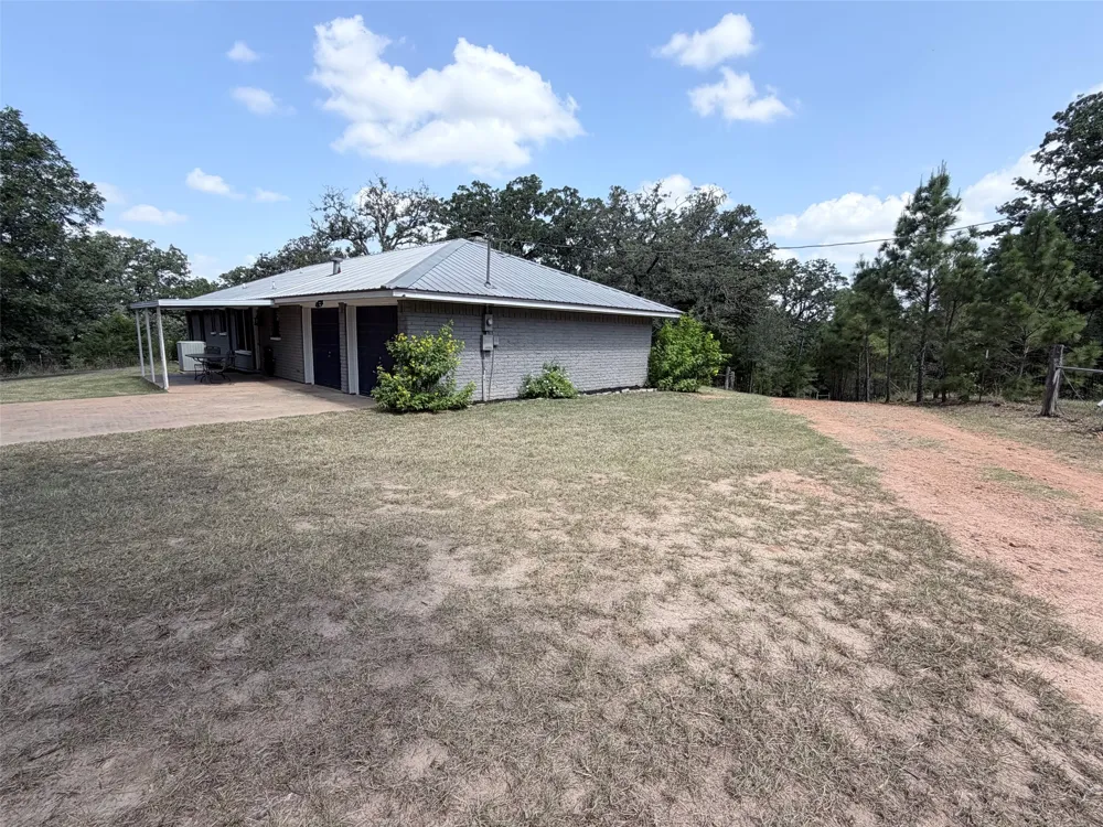 184 Affeld Lane Smithville, TX 78957