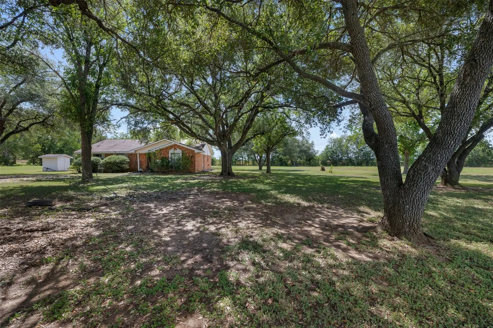 3788 Highway 21 Dime Box, TX 77853