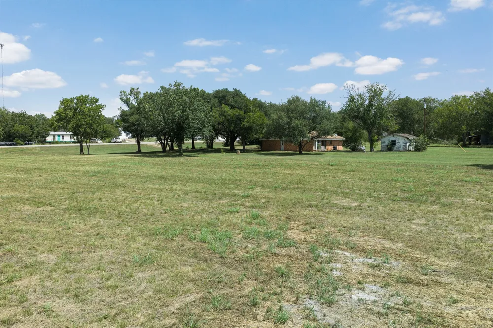 3788 Highway 21 Dime Box, TX 77853