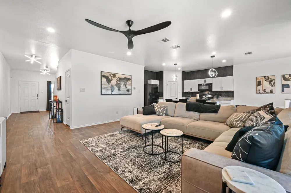 405 W Andover Lane Uhland, TX 78640