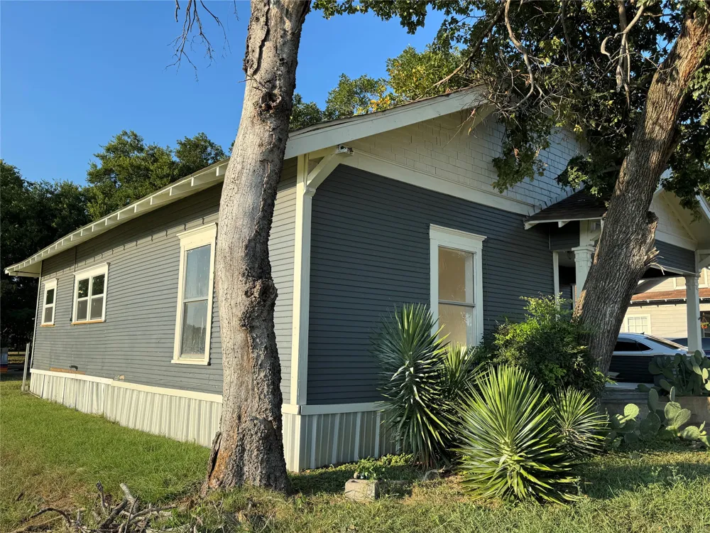 204 W Westhill Drive W #204 Cleburne, TX 76033