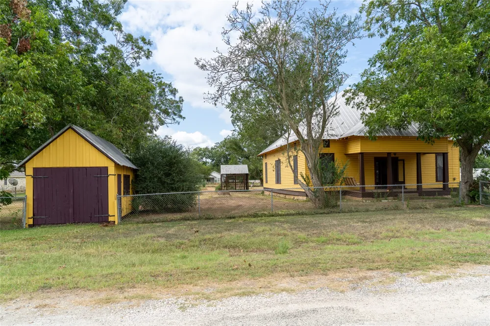 115 Lockhart Street Paige, TX 78659