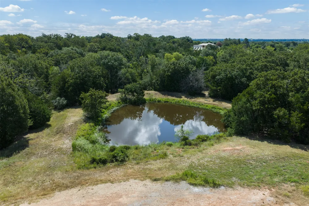 3555 County Road 430 Dime Box, TX 77853