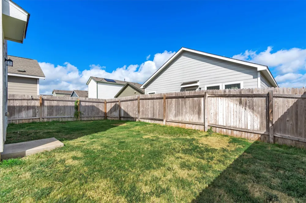231 Gabbro Gardens Maxwell, TX 78656