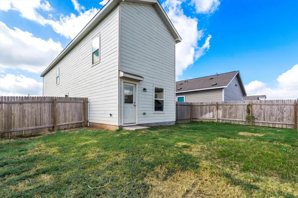 231 Gabbro Gardens Maxwell, TX 78656
