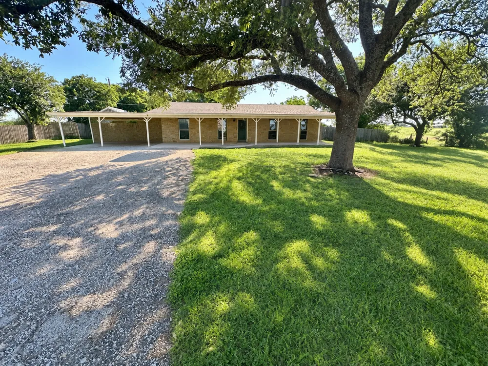 3430 County Road 100 Hutto, TX 78634