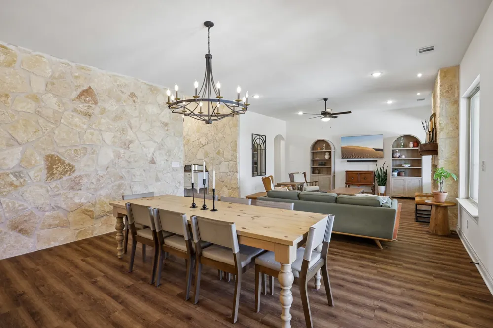 100 W Leaning Madrone Drive Johnson City, TX 78636