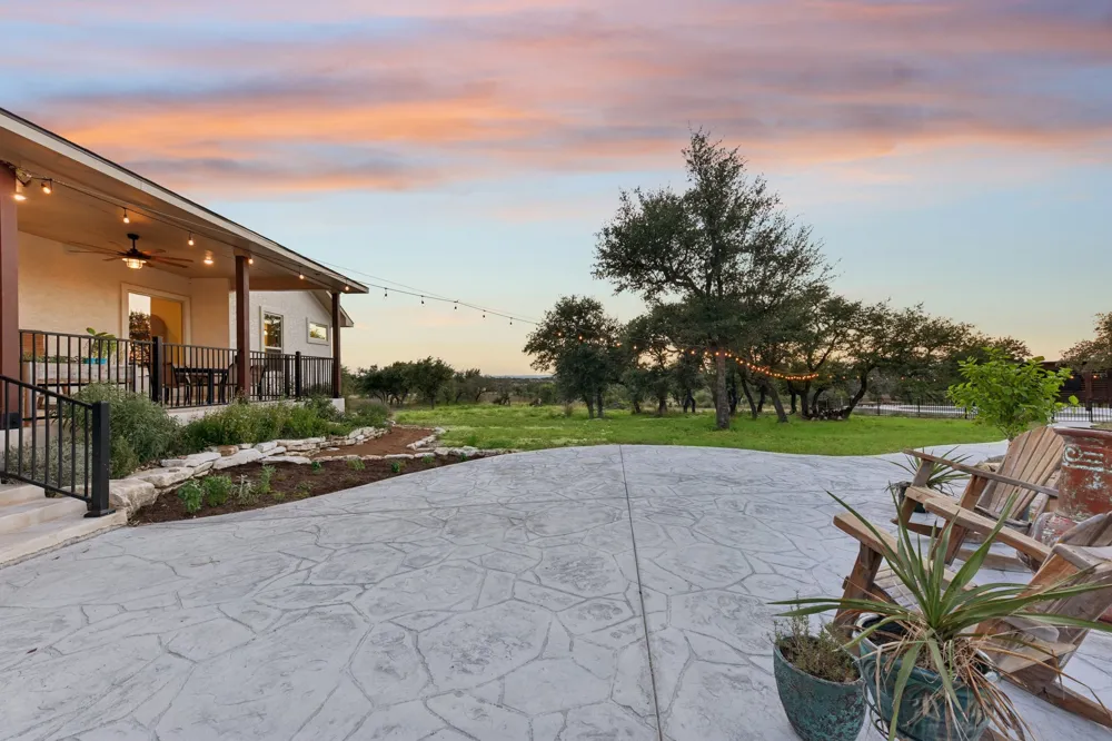 100 W Leaning Madrone Drive Johnson City, TX 78636