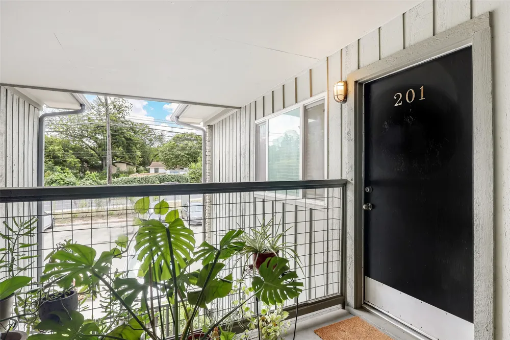 2303 E Side Drive #201 Austin, TX 78704