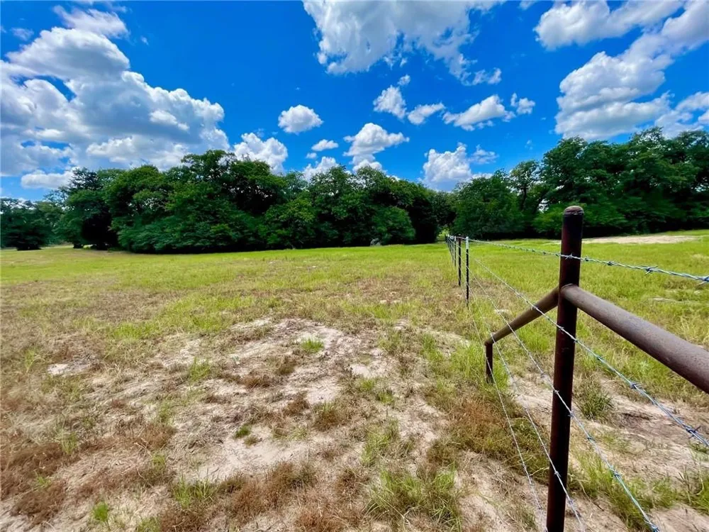 10571 County Road 321 Caldwell, TX 77836