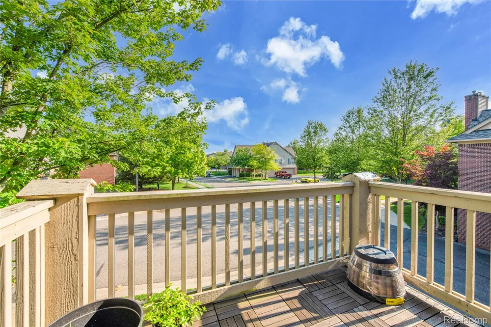 28553 Carlton Way Drive Novi City, MI 48377