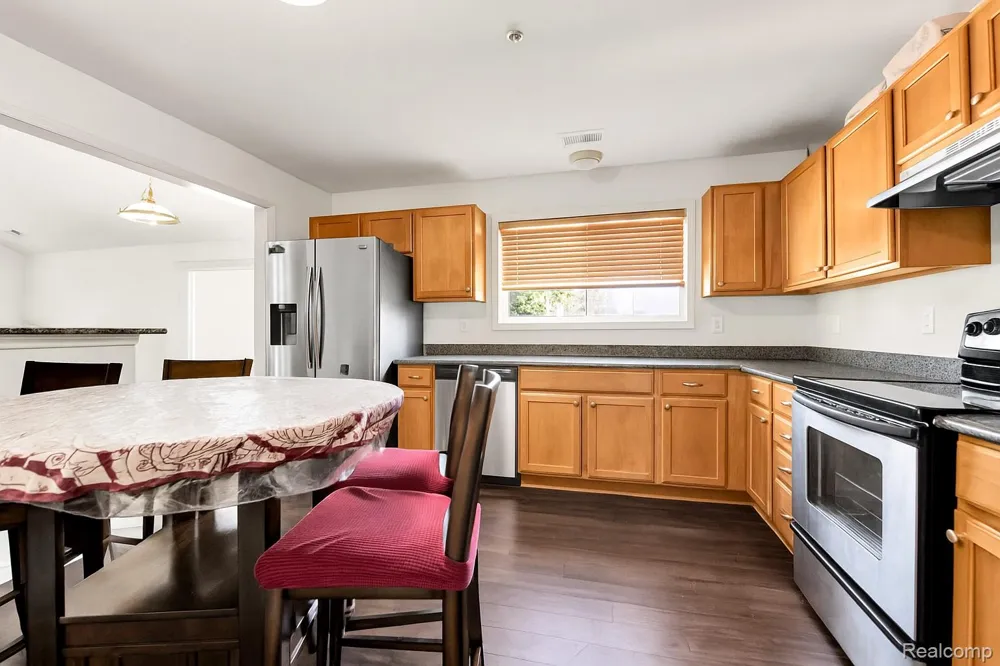 28553 Carlton Way Drive Novi City, MI 48377