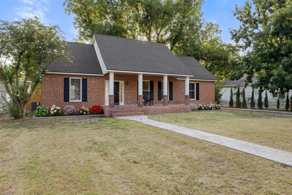 1105 Victoria Street Taylor, TX 76574