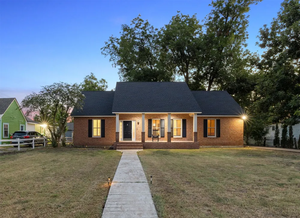 1105 Victoria Street Taylor, TX 76574