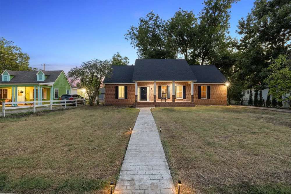 1105 Victoria Street Taylor, TX 76574