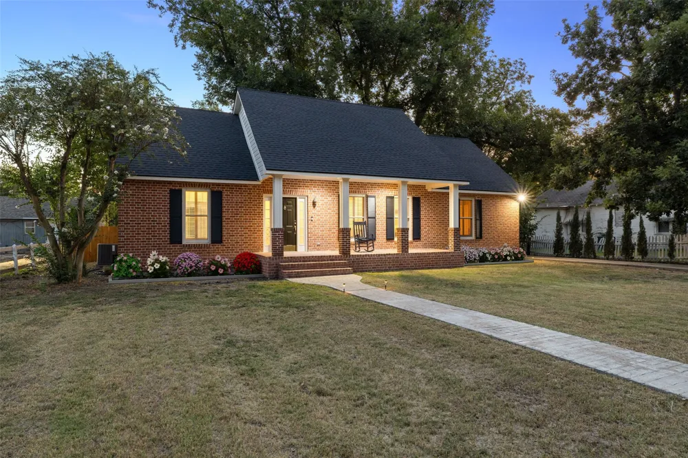 1105 Victoria Street Taylor, TX 76574