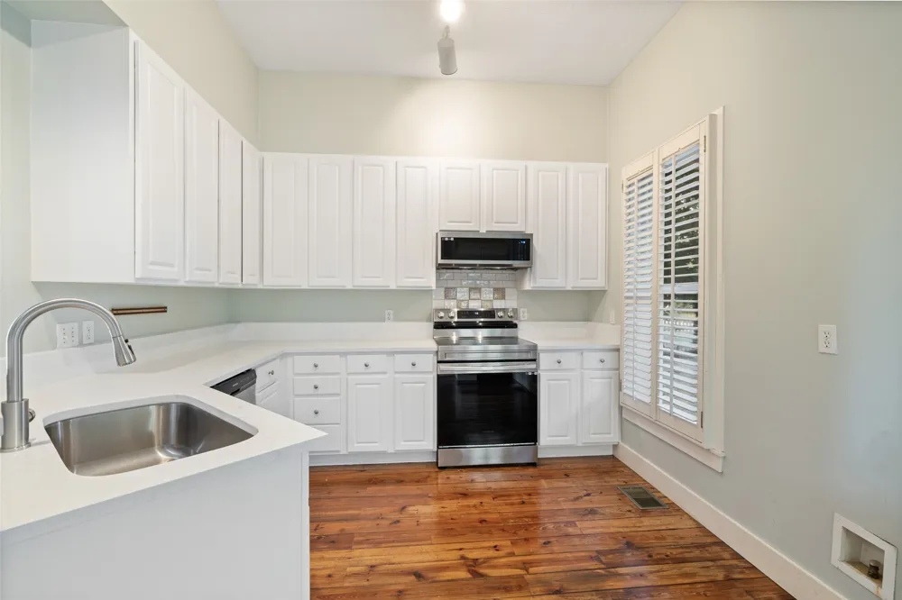 1105 Victoria Street Taylor, TX 76574