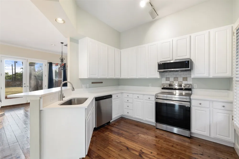 1105 Victoria Street Taylor, TX 76574