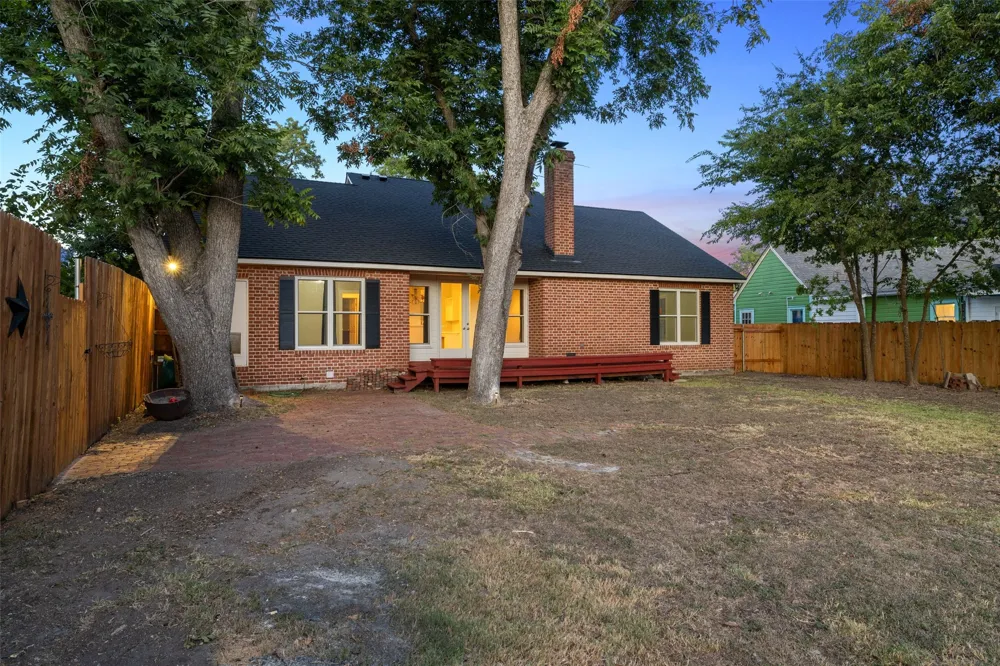 1105 Victoria Street Taylor, TX 76574