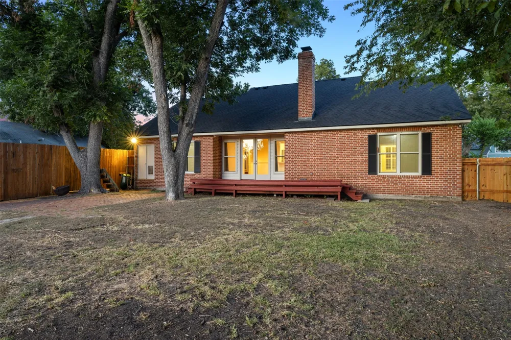 1105 Victoria Street Taylor, TX 76574