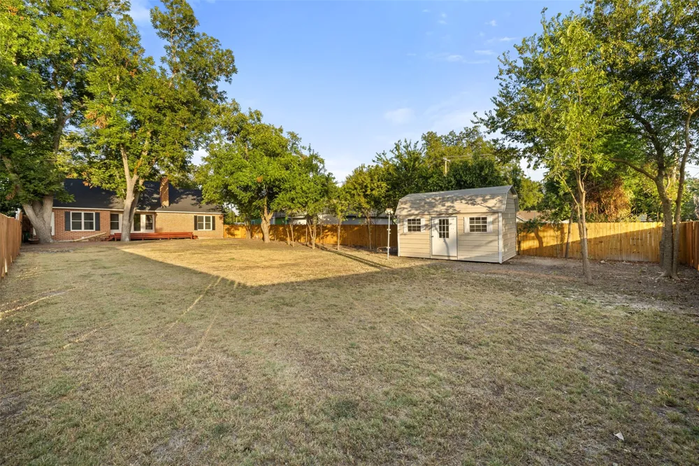 1105 Victoria Street Taylor, TX 76574