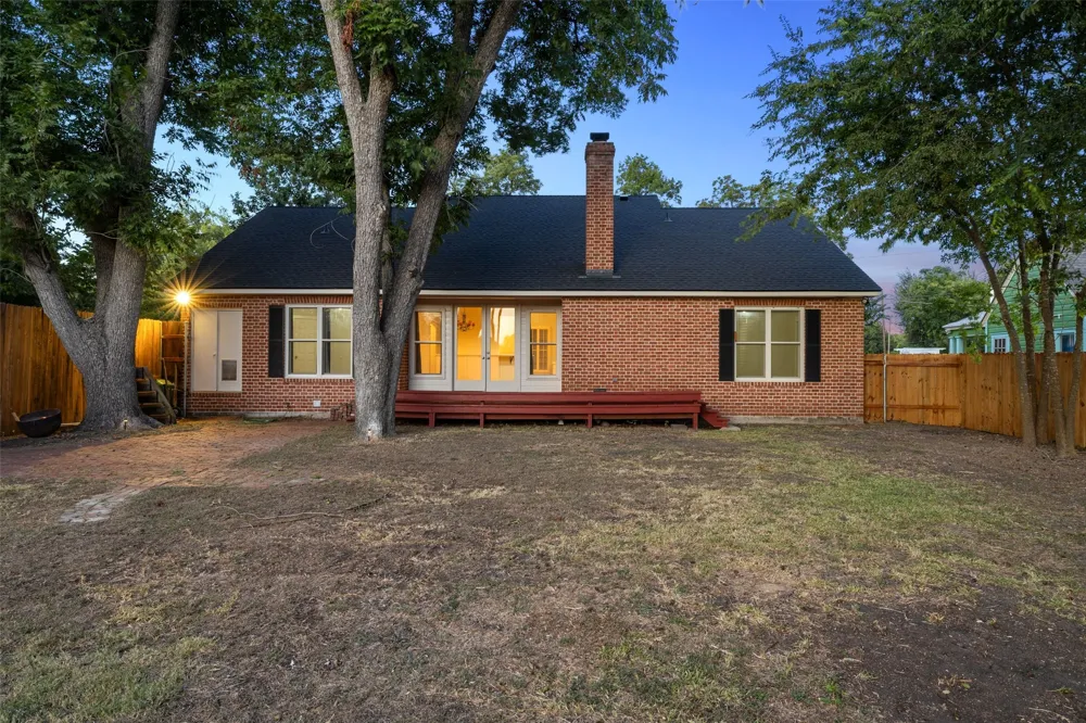 1105 Victoria Street Taylor, TX 76574