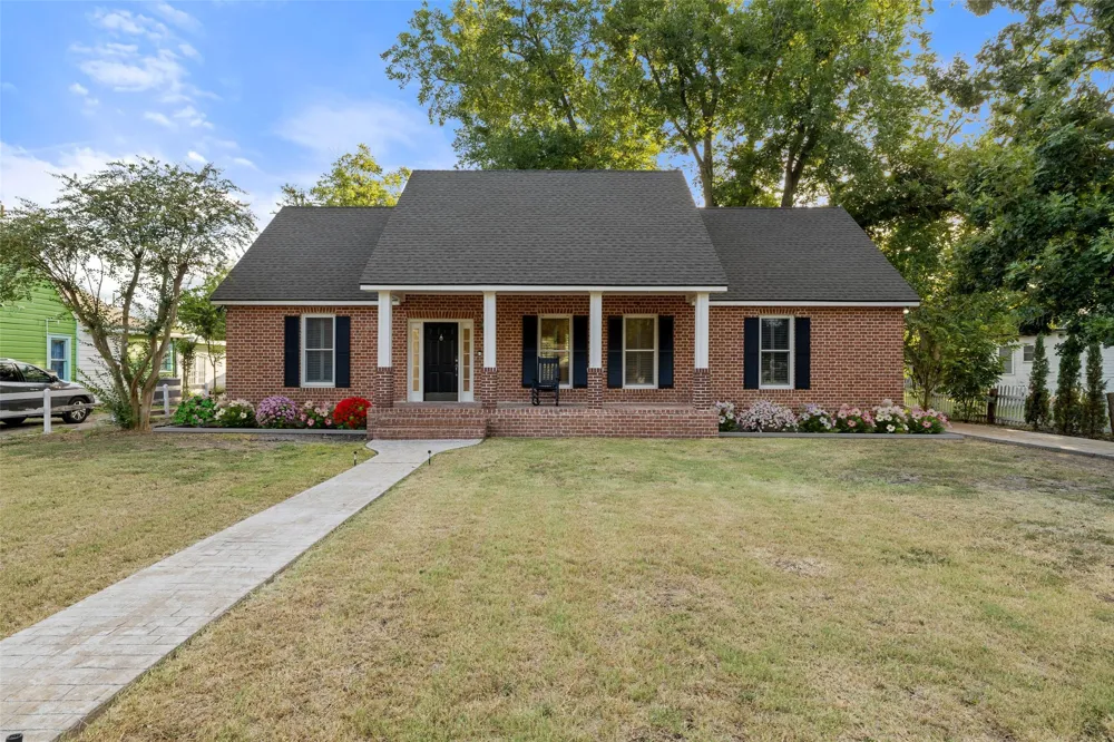1105 Victoria Street Taylor, TX 76574
