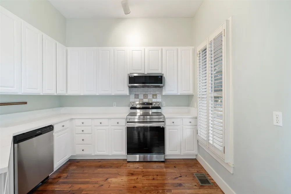 1105 Victoria Street Taylor, TX 76574