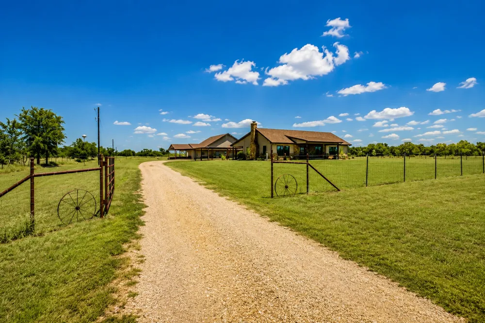 19892 Vilas Road Holland, TX 76534
