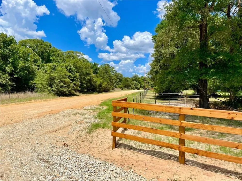 10571 County Road 321 Caldwell, TX 77836