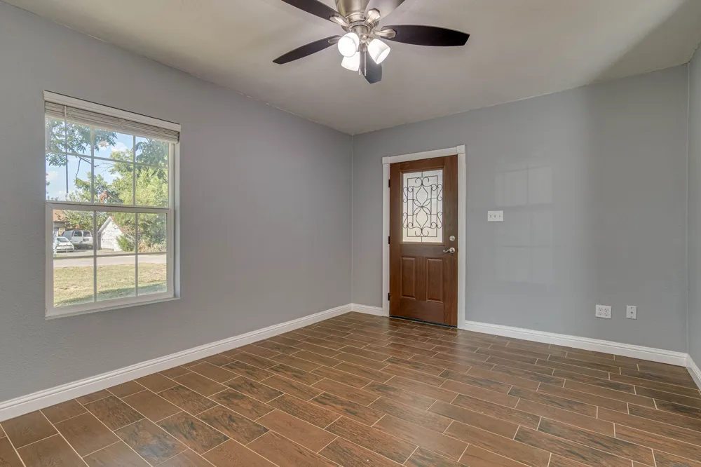 219 E Davilla Street Bartlett, TX 76511