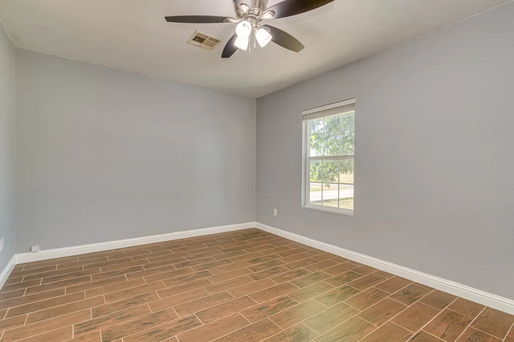 219 E Davilla Street Bartlett, TX 76511