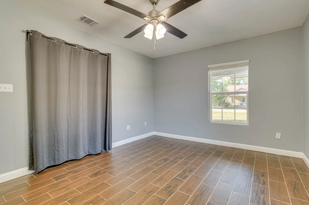 219 E Davilla Street Bartlett, TX 76511