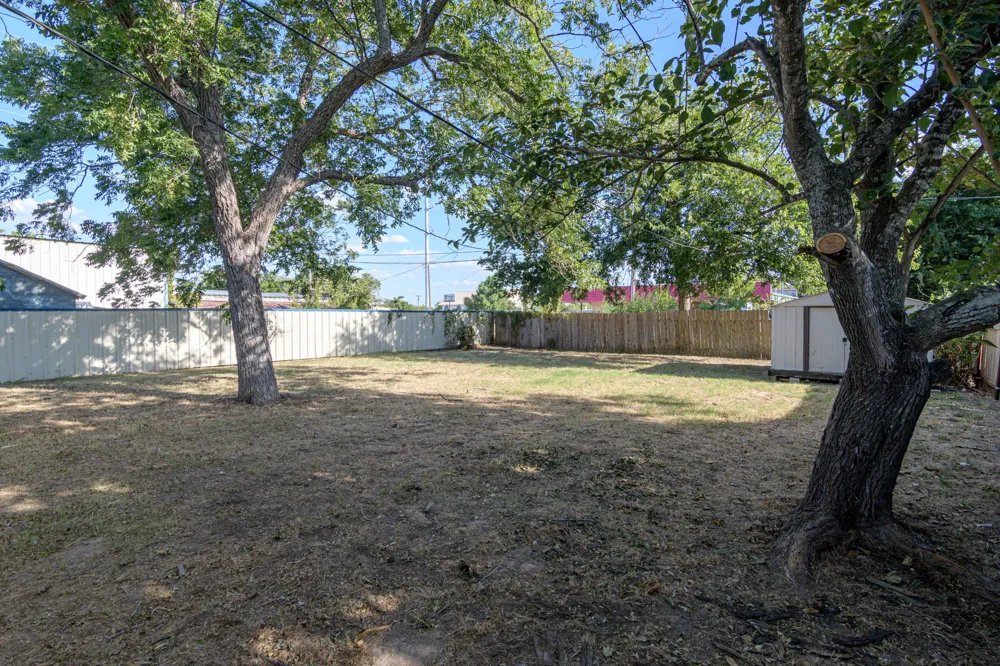 219 E Davilla Street Bartlett, TX 76511