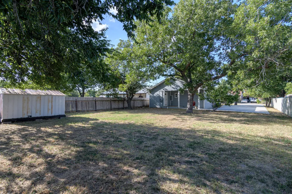 219 E Davilla Street Bartlett, TX 76511