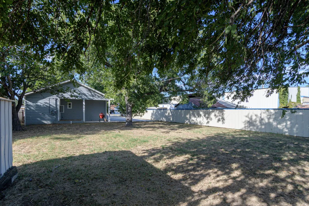 219 E Davilla Street Bartlett, TX 76511