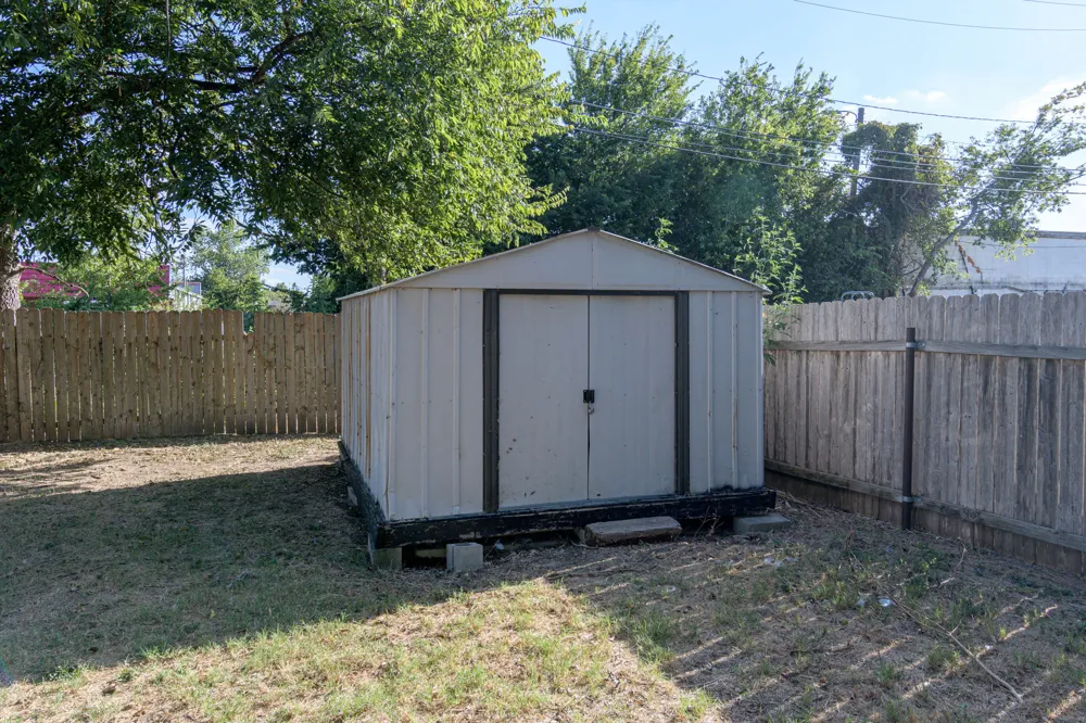219 E Davilla Street Bartlett, TX 76511