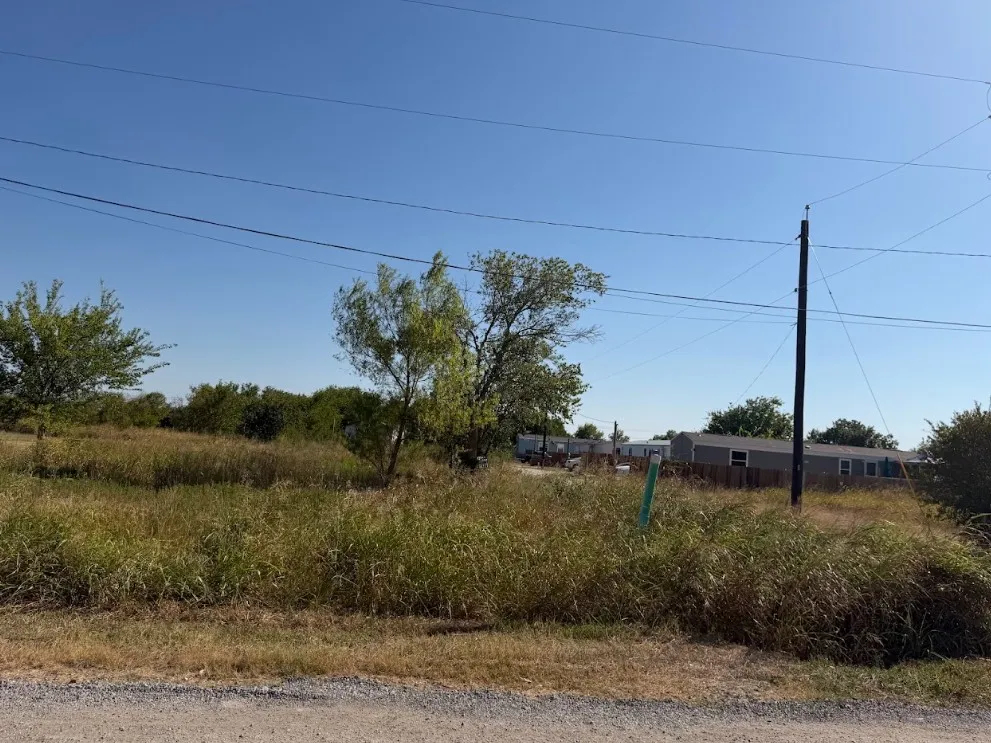 503 W Brook Street Bartlett, TX 76511
