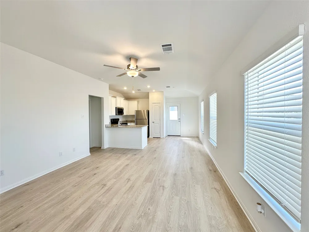 108 Captain Dooley Lane Jarrell, TX 76537